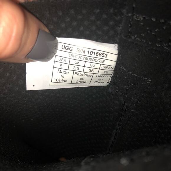 NEW UGG TALL BLACK LEATHER PERFORATED LEATHER BOOT SZ 5 Woman’s or 3.5 big girls - Picture 8 of 10